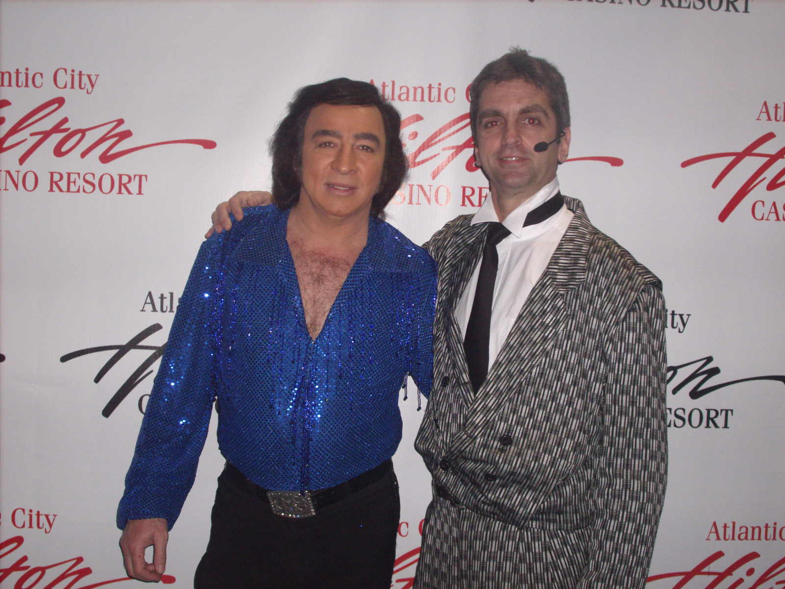 Tom Sadge as Neil Diamond and Glenn Singer, comedian of www.horseguy.com - Photo: Marion Sadge - webmaster of TomSadge.com