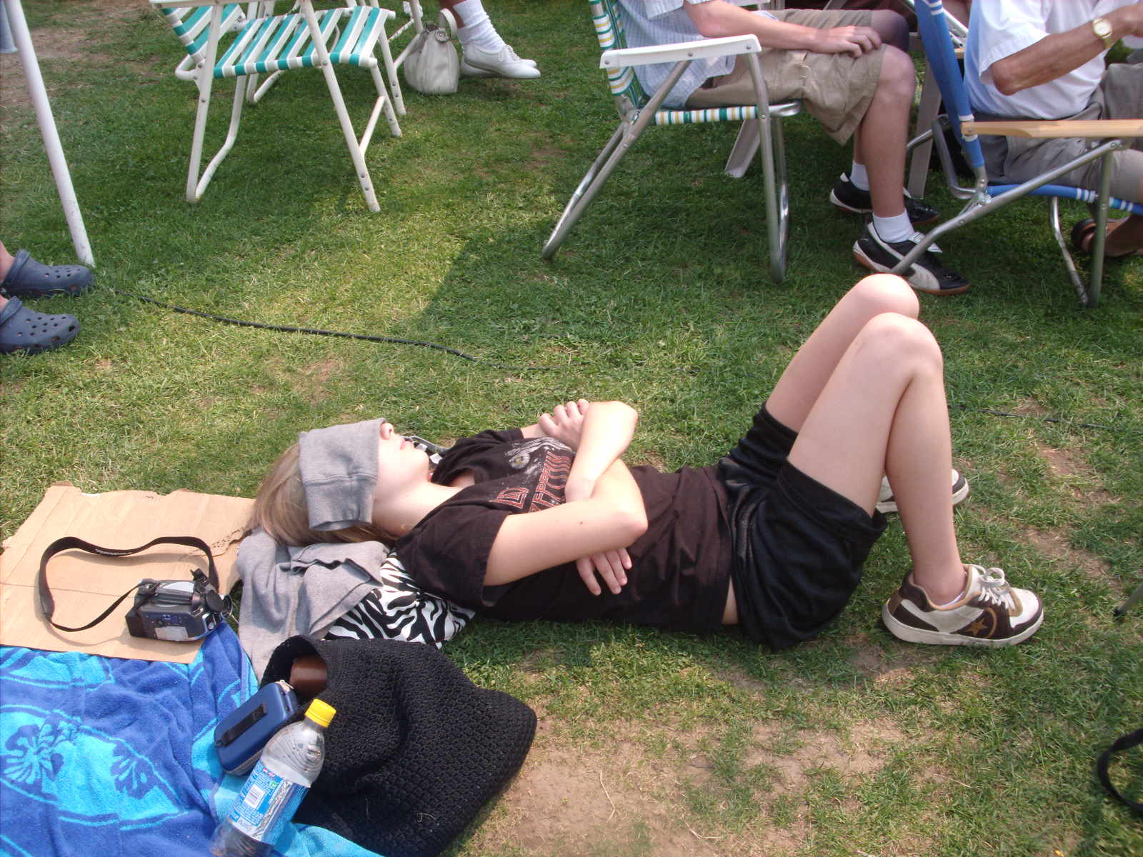 Therese sleeps during the Bemus Bay show 2008.