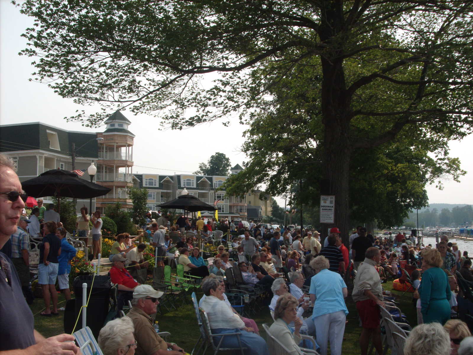 Bemus Bay was packed to see Tom Sadge perform during the 2008 show.
