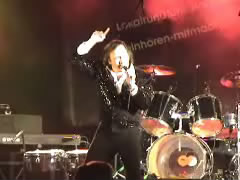 Tom Sadge performing as Neil Diamond