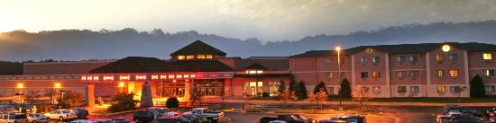 Tom Sadge performed at Black River Falls Ho Chunk casino with Kathy Thompson as Bette Midler.